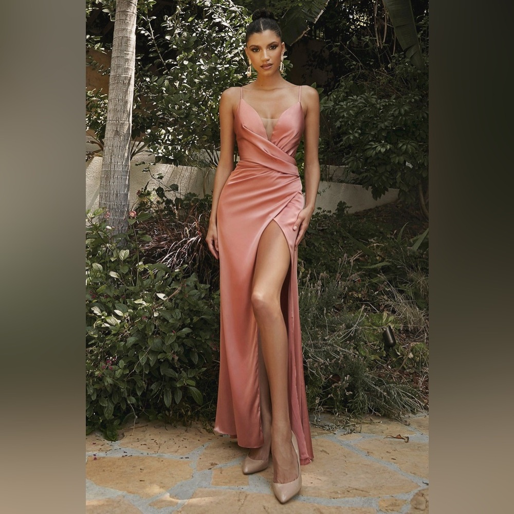 Chic Sleeveless Maxi Dress in Rose